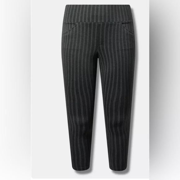 Torrid Pull on Pocket Pixie Pants - Picture 1 of 5